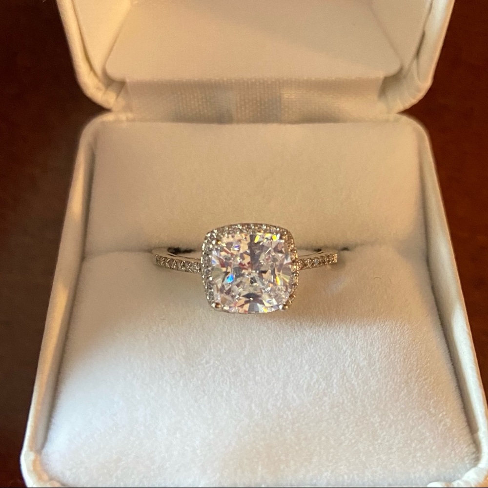 DiamonLuxe sterling silver ring